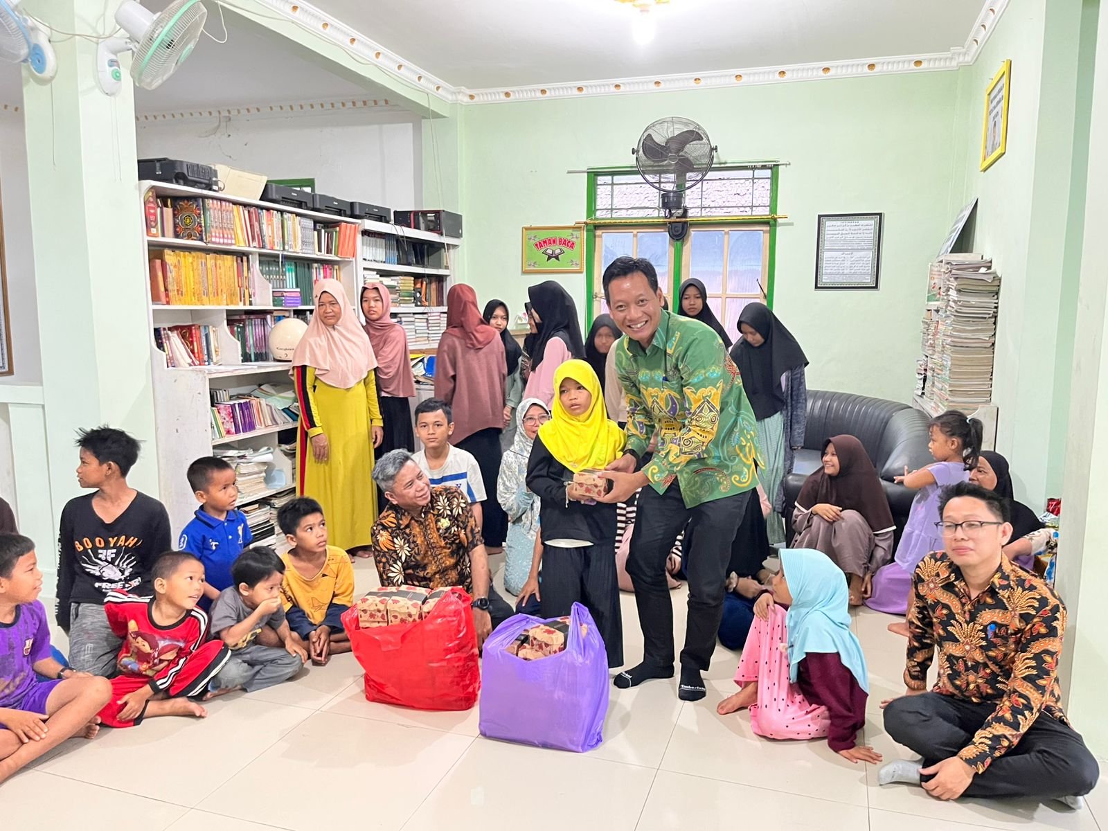 Ketua KADIN Barito Utara Terpilih Bagikan Santunan ke Panti Asuhan